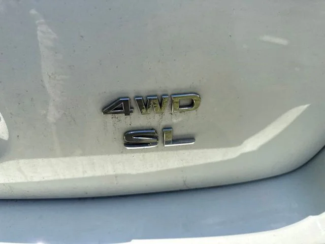 Used 2019 White Nissan SL image 12