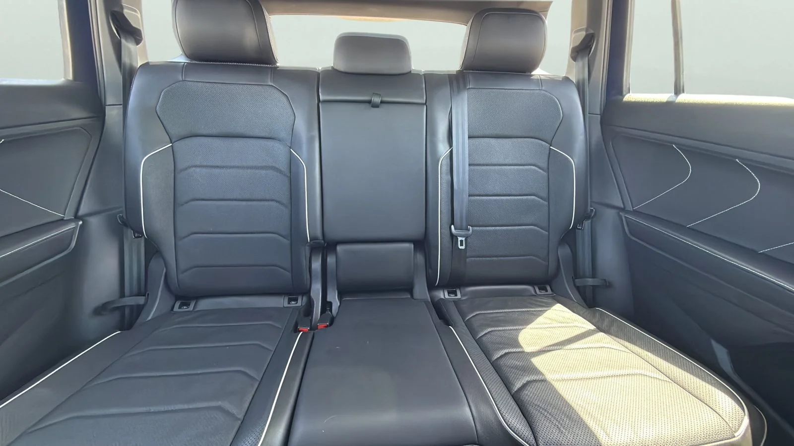 Used 2024  Volkswagen 2.0T SEL R-Line image 25