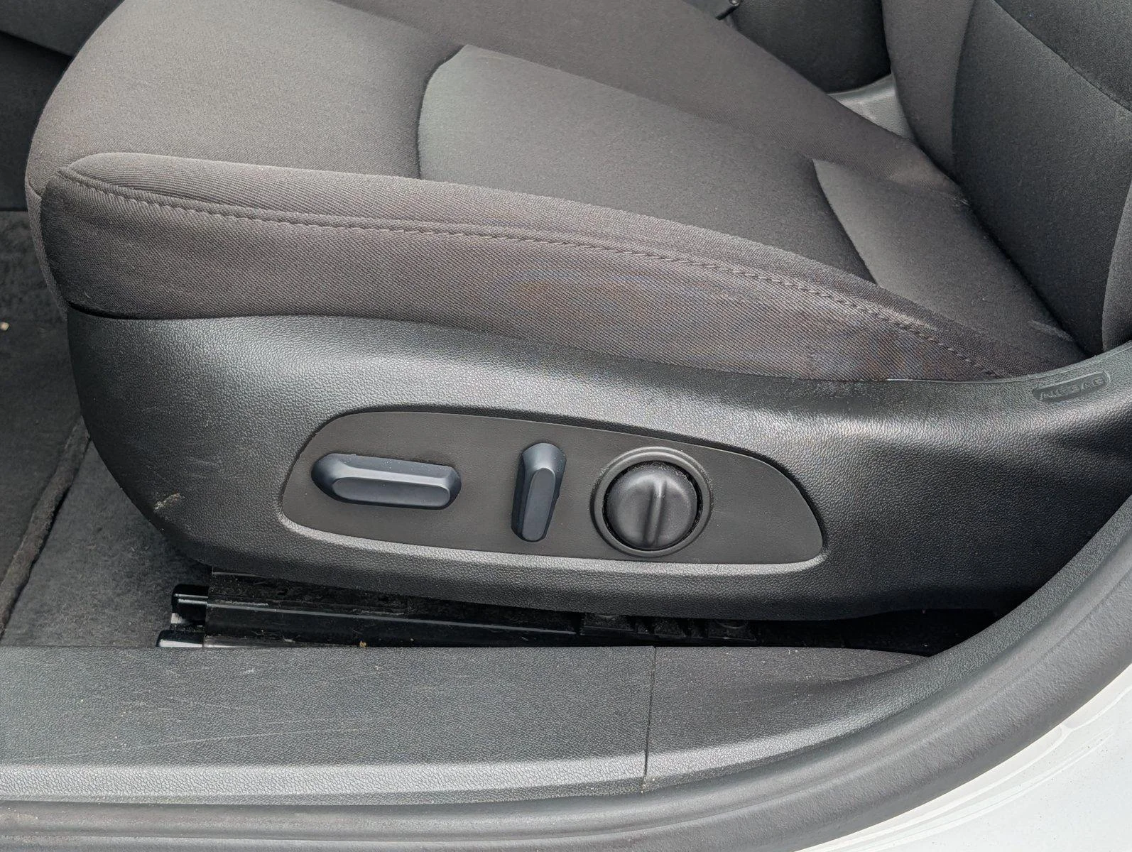 Used 2024 Summit White Chevrolet LT image 11