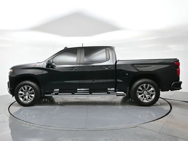 Used 2022 Mosaic Black Metallic Chevrolet RST image 4