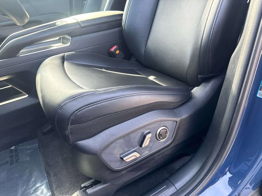 Used 2027 Black Kia S image 13