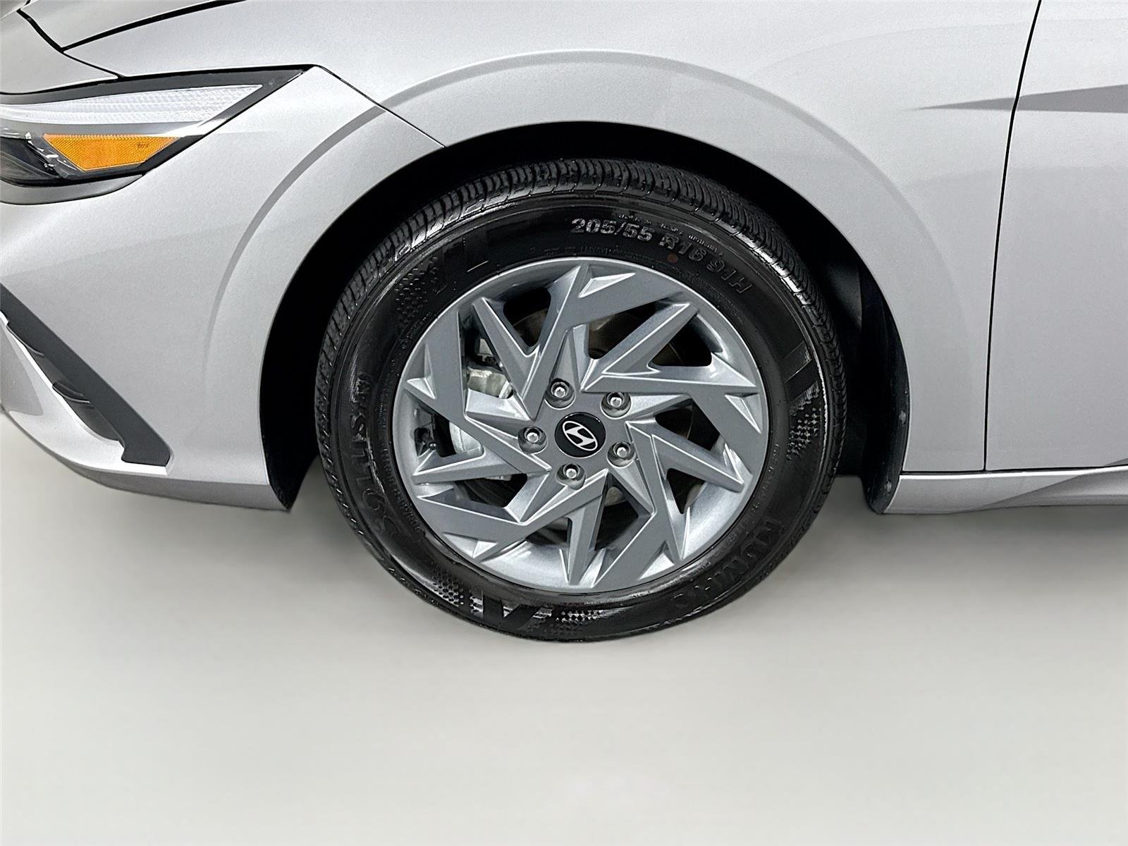 Used 2025 Fluid Metal Hyundai Blue image 36