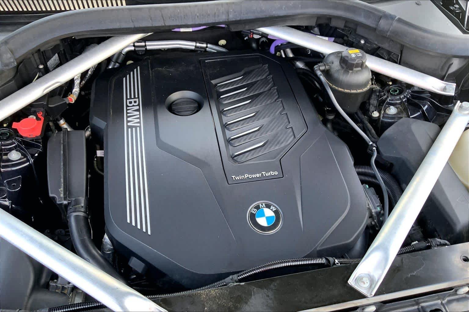 Used 2021 Black Sapphire Metallic BMW xDrive40i image 31