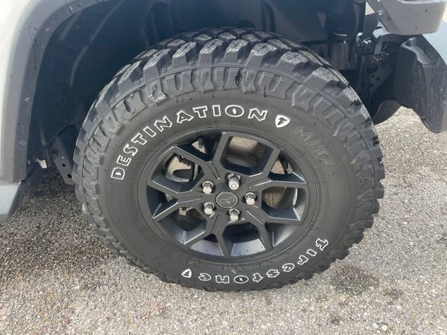 Used 2025 Bright White Clearcoat Jeep High Tide image 7