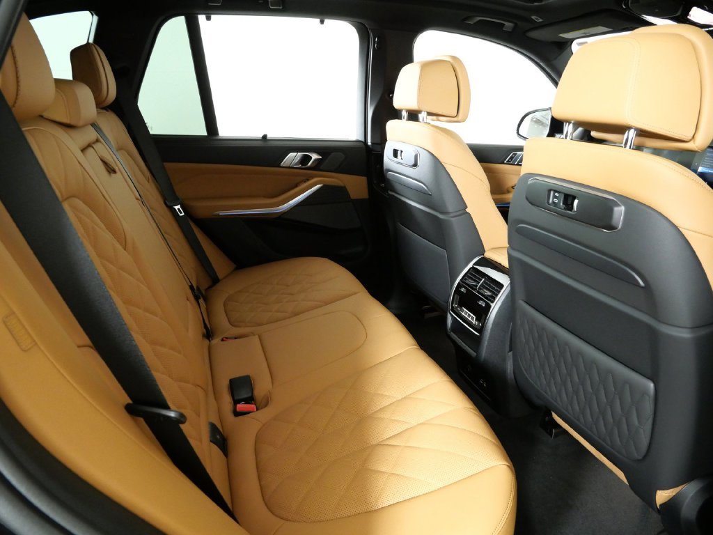 New 2026 Black Sapphire Metallic BMW xDrive50e image 26