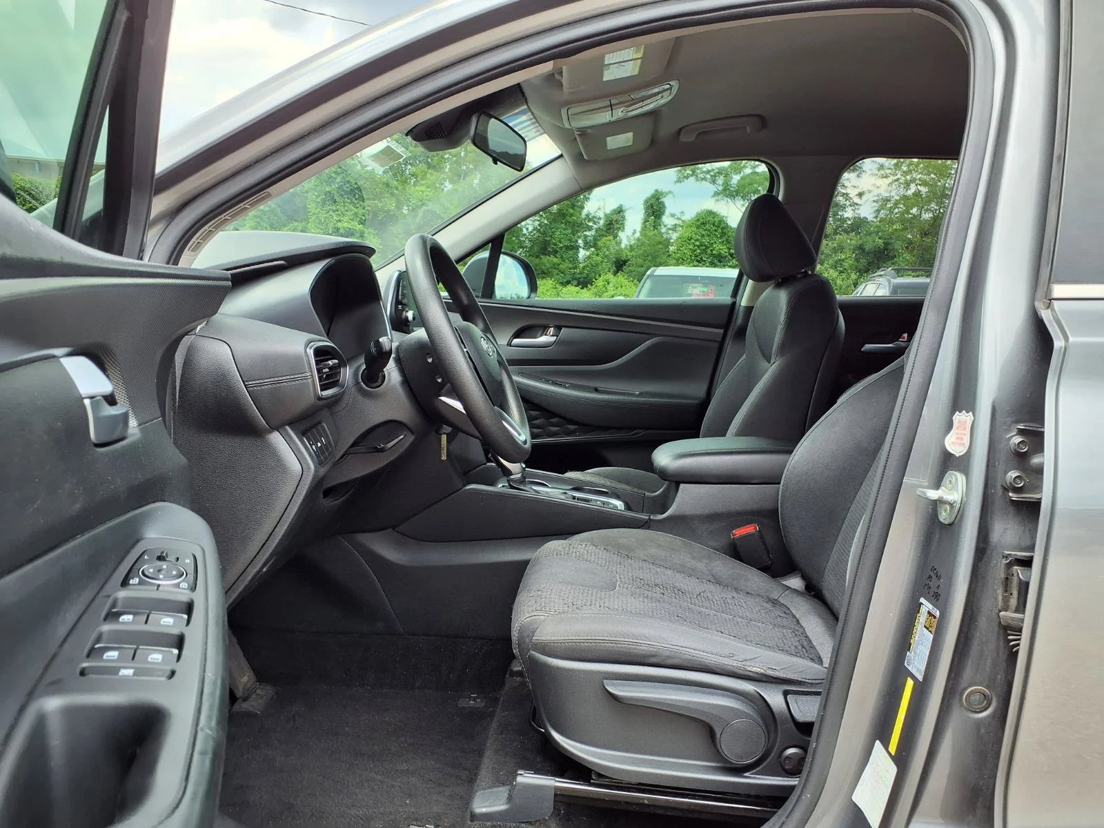 Used 2020 Machine Gray Hyundai SE image 25