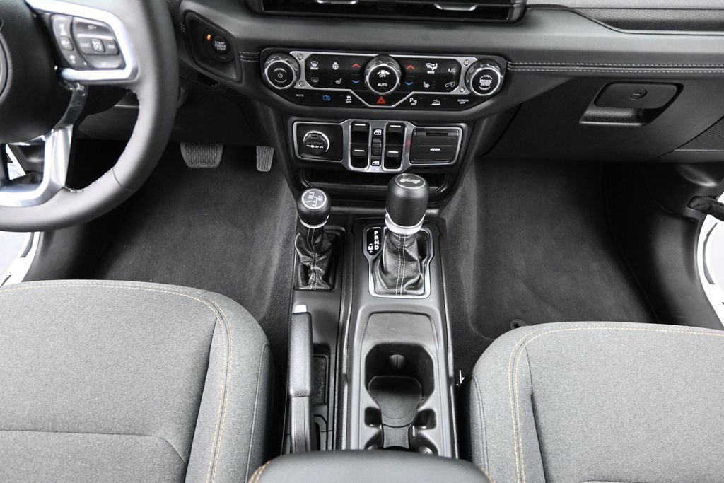 Used 2025 White Jeep Sahara 4xe image 17