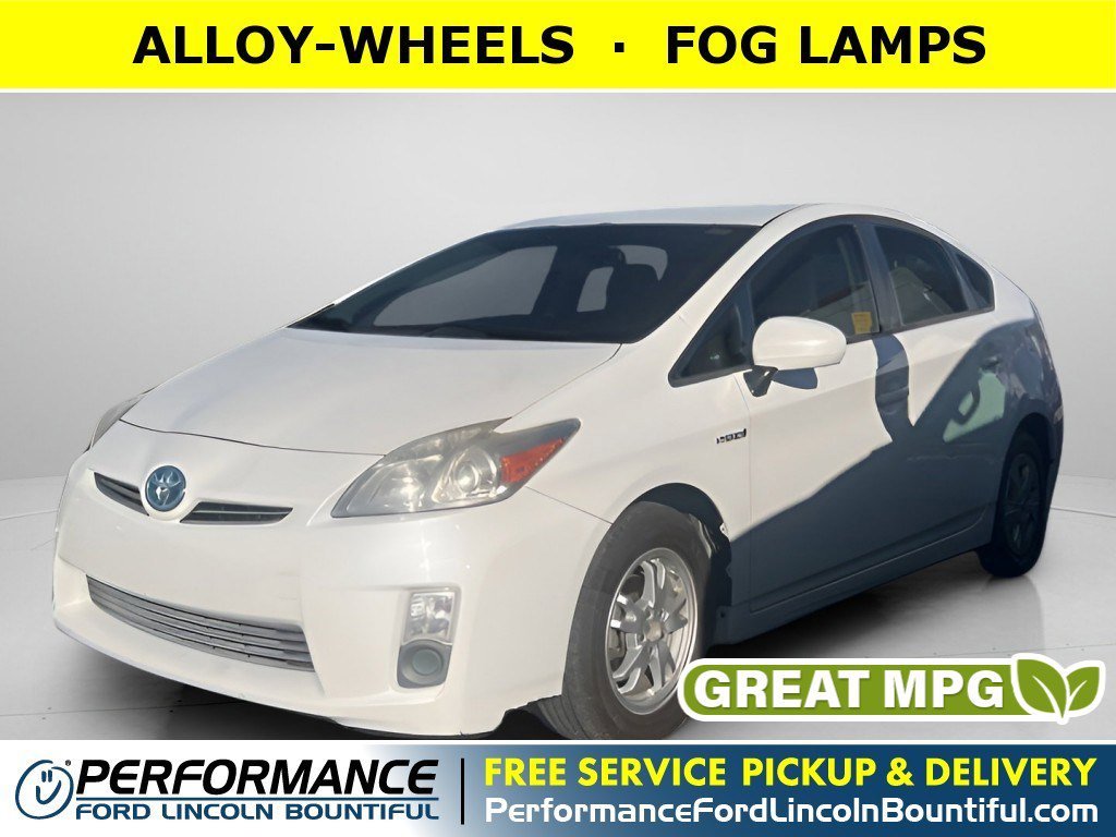 Used 2010 White Toyota V image 1
