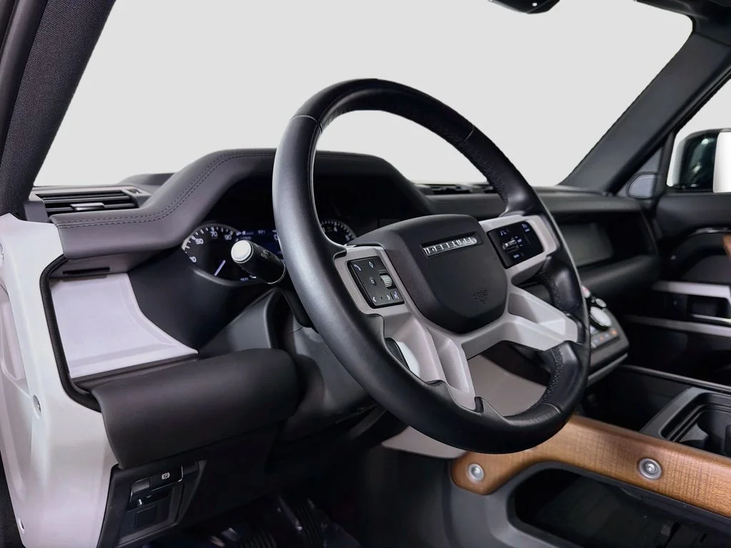 Used 2023 Black Land Rover SE image 9