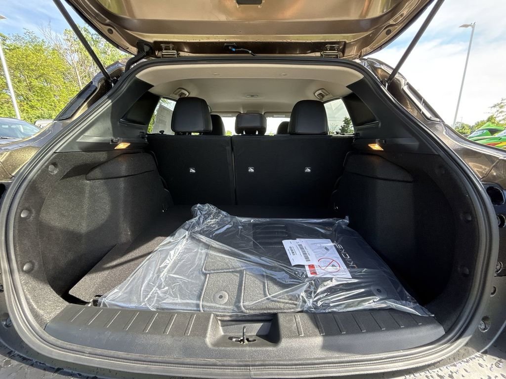 New 2026 Brown Nissan SR image 21