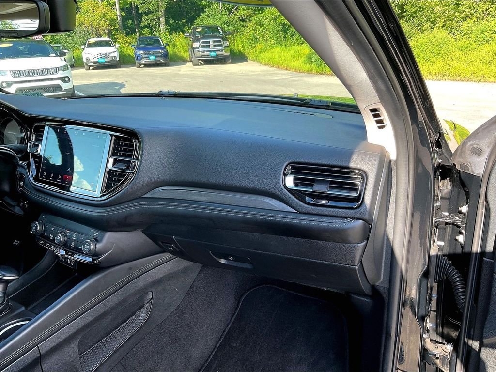 Used 2022 Black Dodge SXT image 13