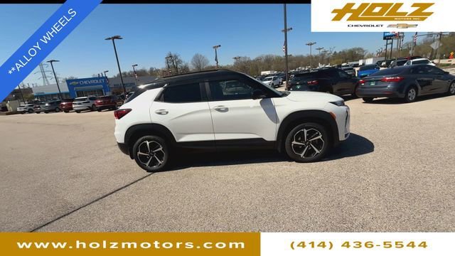 Certified Used 2022 Iridescent Pearl Tricoat Chevrolet RS image 9