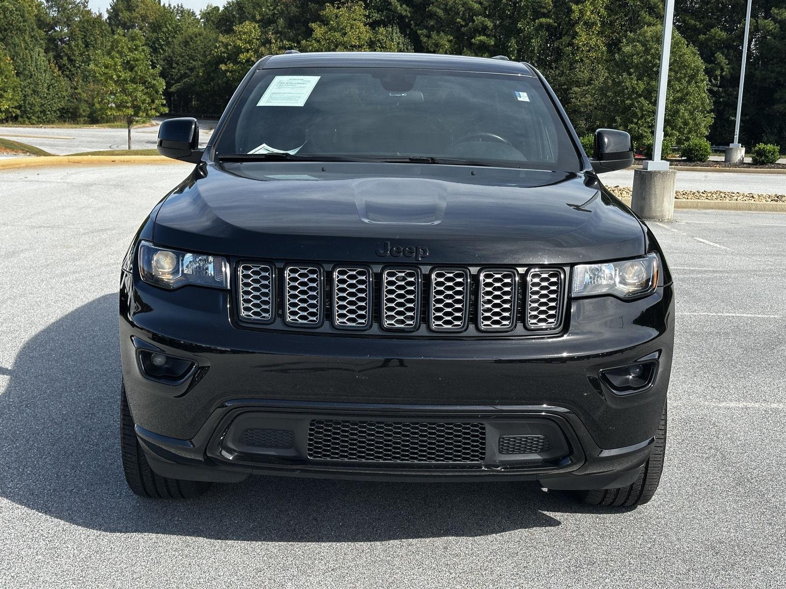 Certified Used 2021 Diamond Black Crystal Pearlcoat Jeep Laredo X image 12