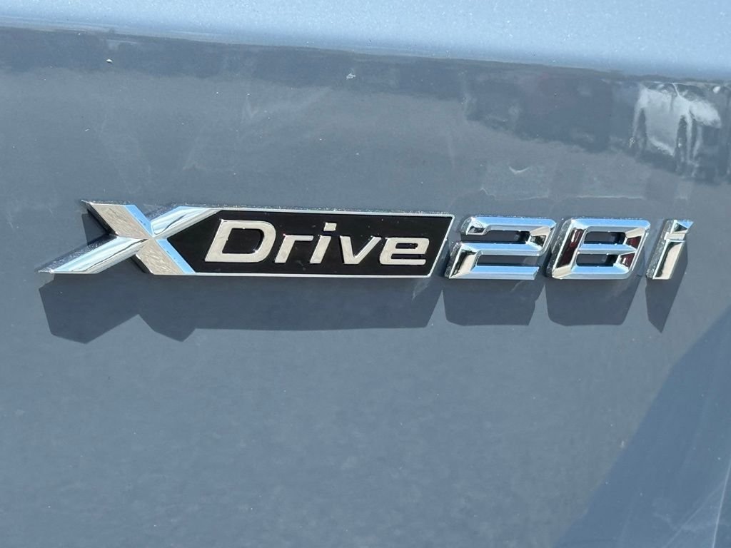 Used 2025  BMW xDrive28i image 10