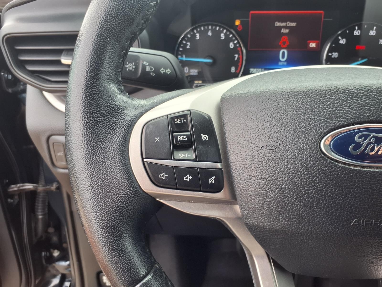 2022 Ford Explorer photo 16 of 26