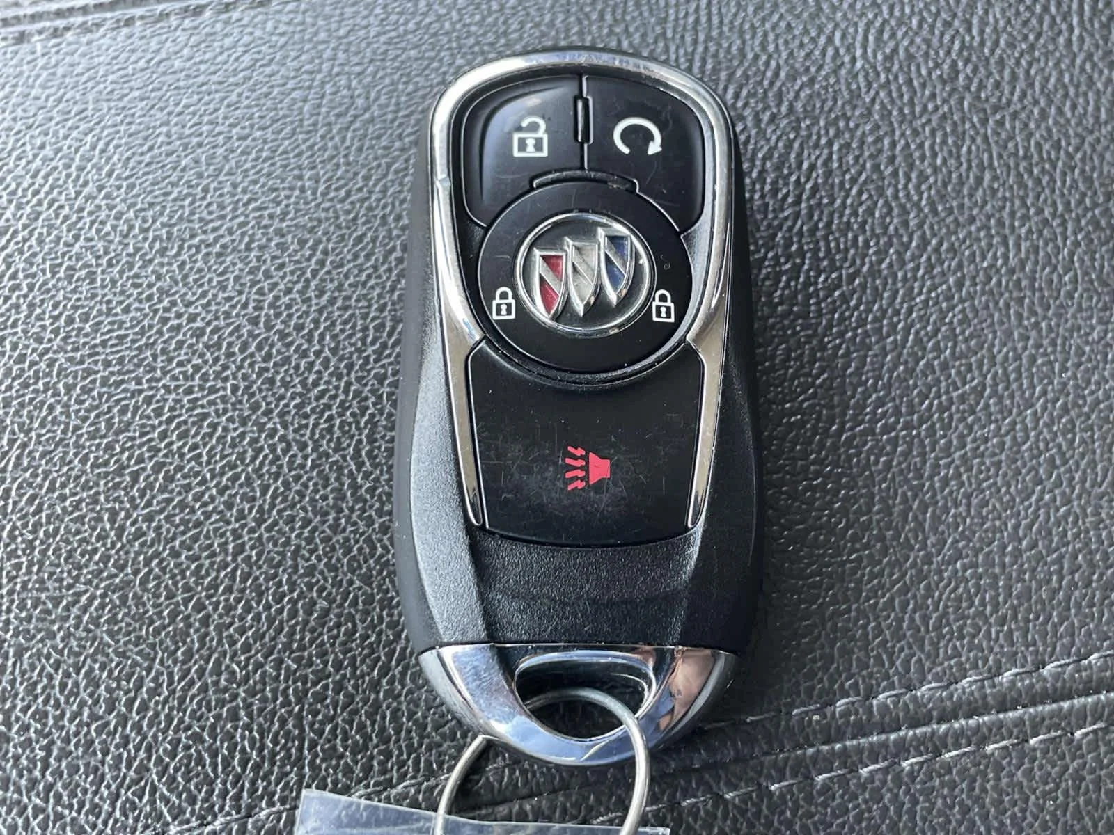 Used 2023 Summit White Buick Preferred image 4