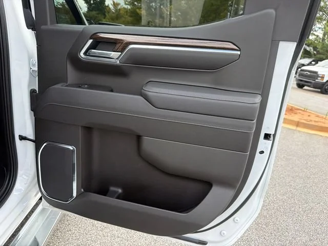 Used 2025 Summit White GMC SLE image 16