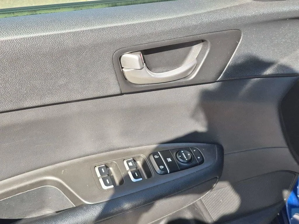 Used 2017 Blue Kia LX image 9