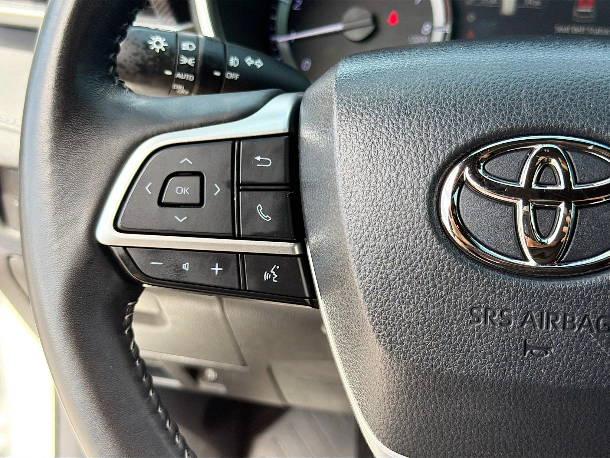 Used 2023 Pearl Toyota XSE image 39