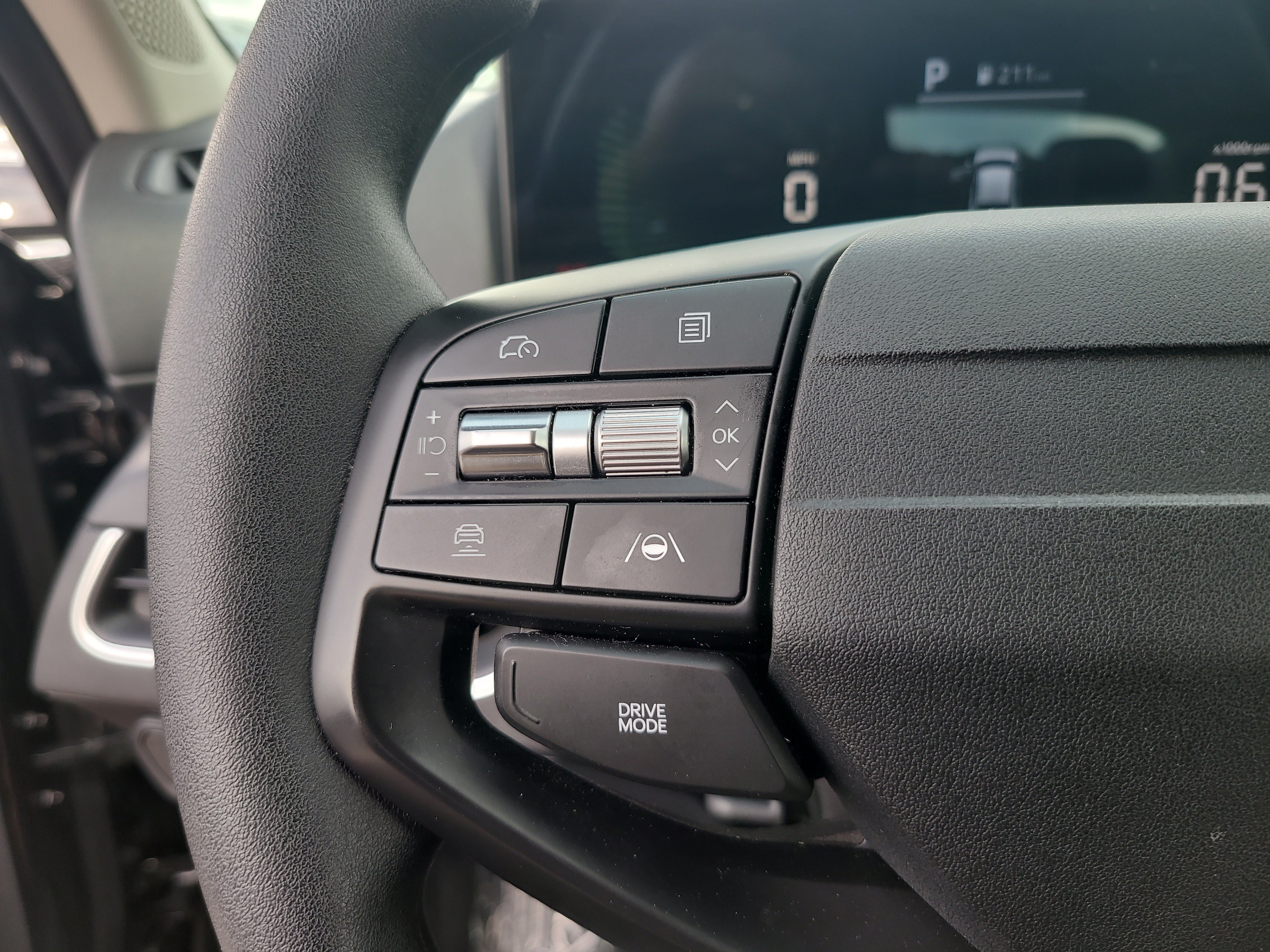 Used 2025 Aurora Black Pearl Kia LXS image 28