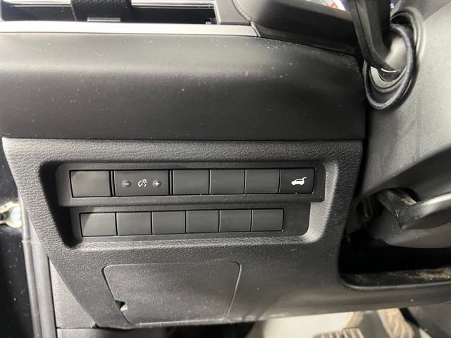 Used 2022 Black Mitsubishi SE image 19