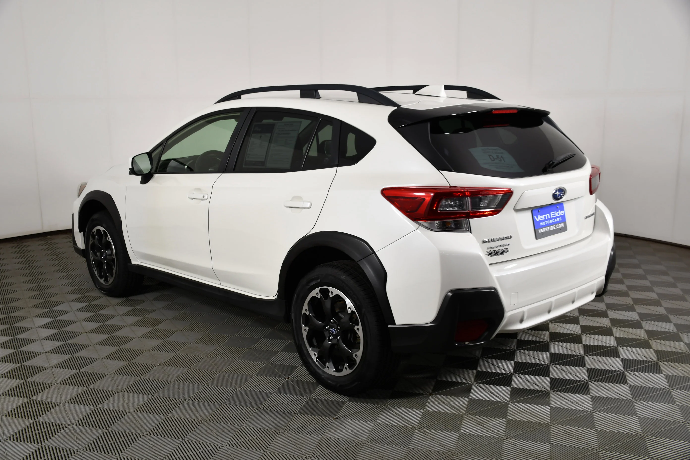 Used 2022 Crystal White Pearl Subaru Premium image 8