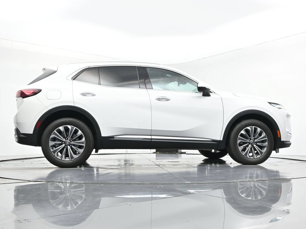 Used 2025 Summit White Buick Preferred image 29