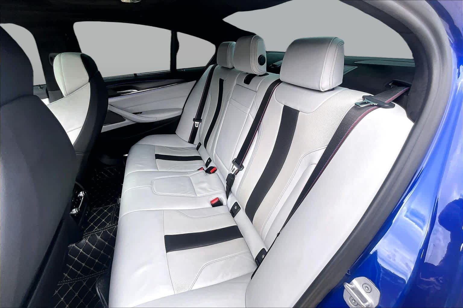 Used 2022 Marina Bay Blue Metallic BMW  image 19