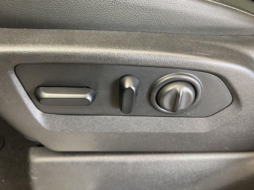Used 2019 Onyx Black GMC SLT image 8