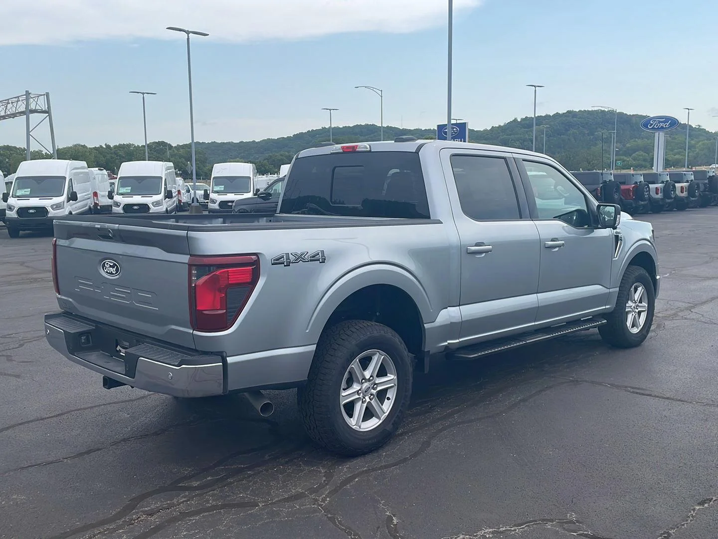 New 2026 Iconic Silver Metallic Ford XLT image 5