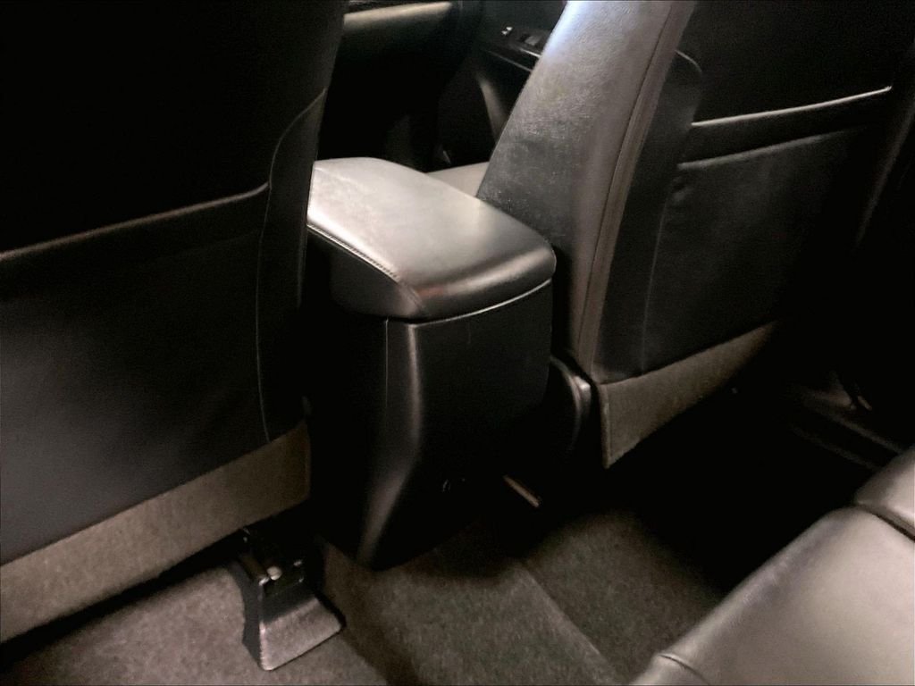 Used 2018 Silver Toyota SE image 28