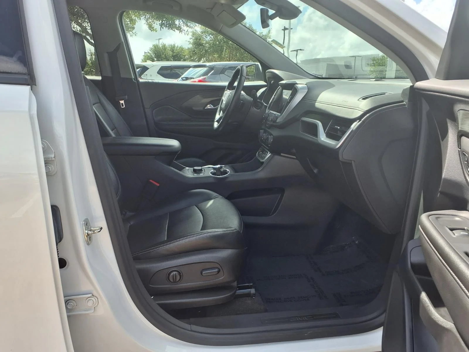 Used 2024 White GMC SLT image 7
