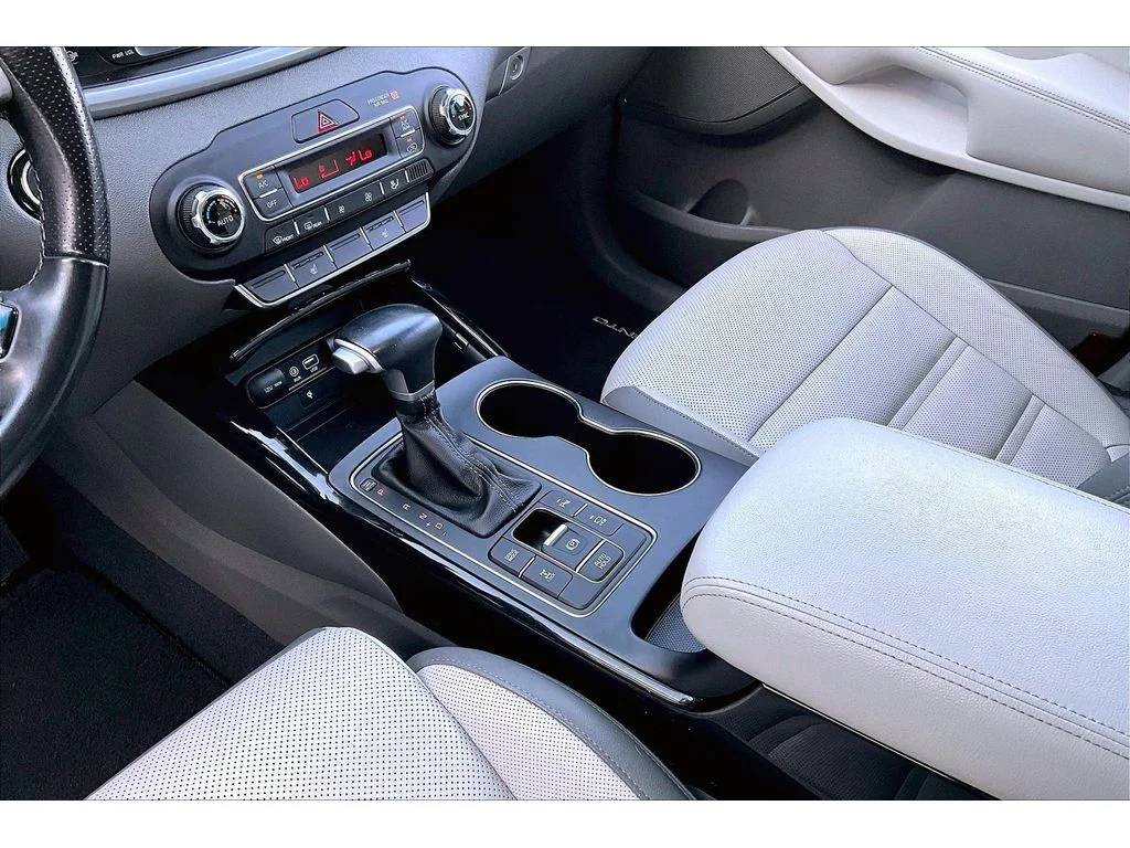 Used 2020 Imperial Blue Kia SX V6 image 17