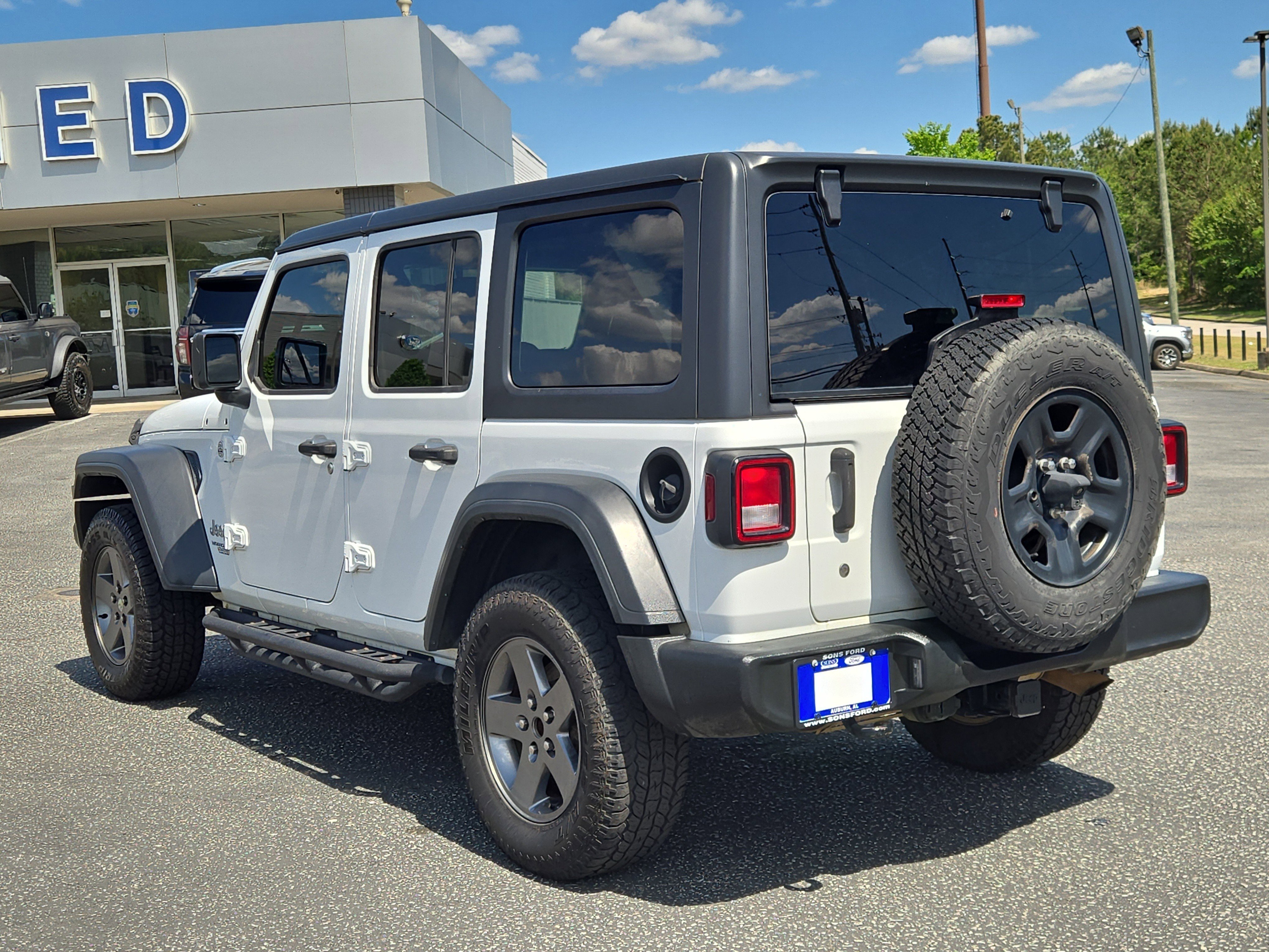Used 2018 White Jeep Sport image 9