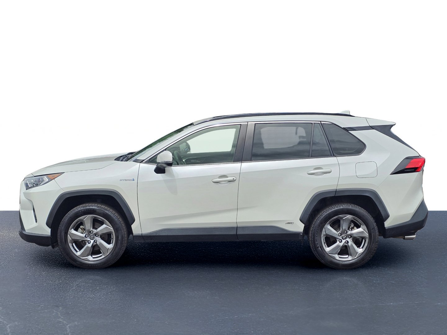 Used 2021 Blizzard Pearl Toyota Hybrid XLE Premium image 14