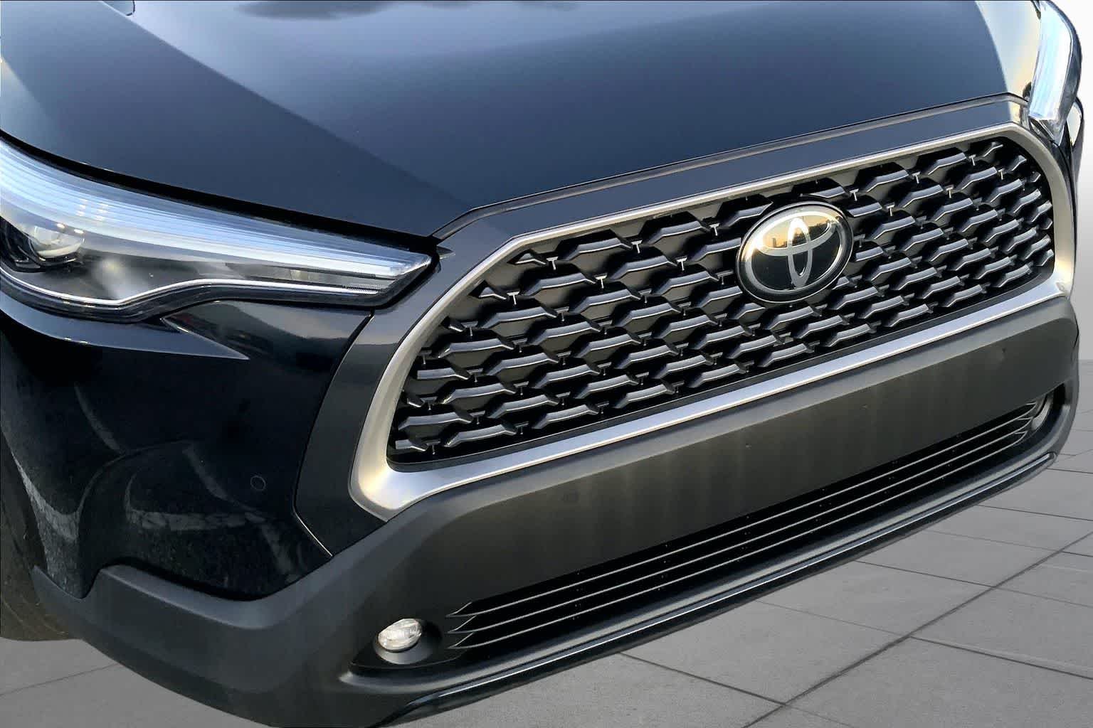 Used 2023 Jet Black Toyota XLE image 29
