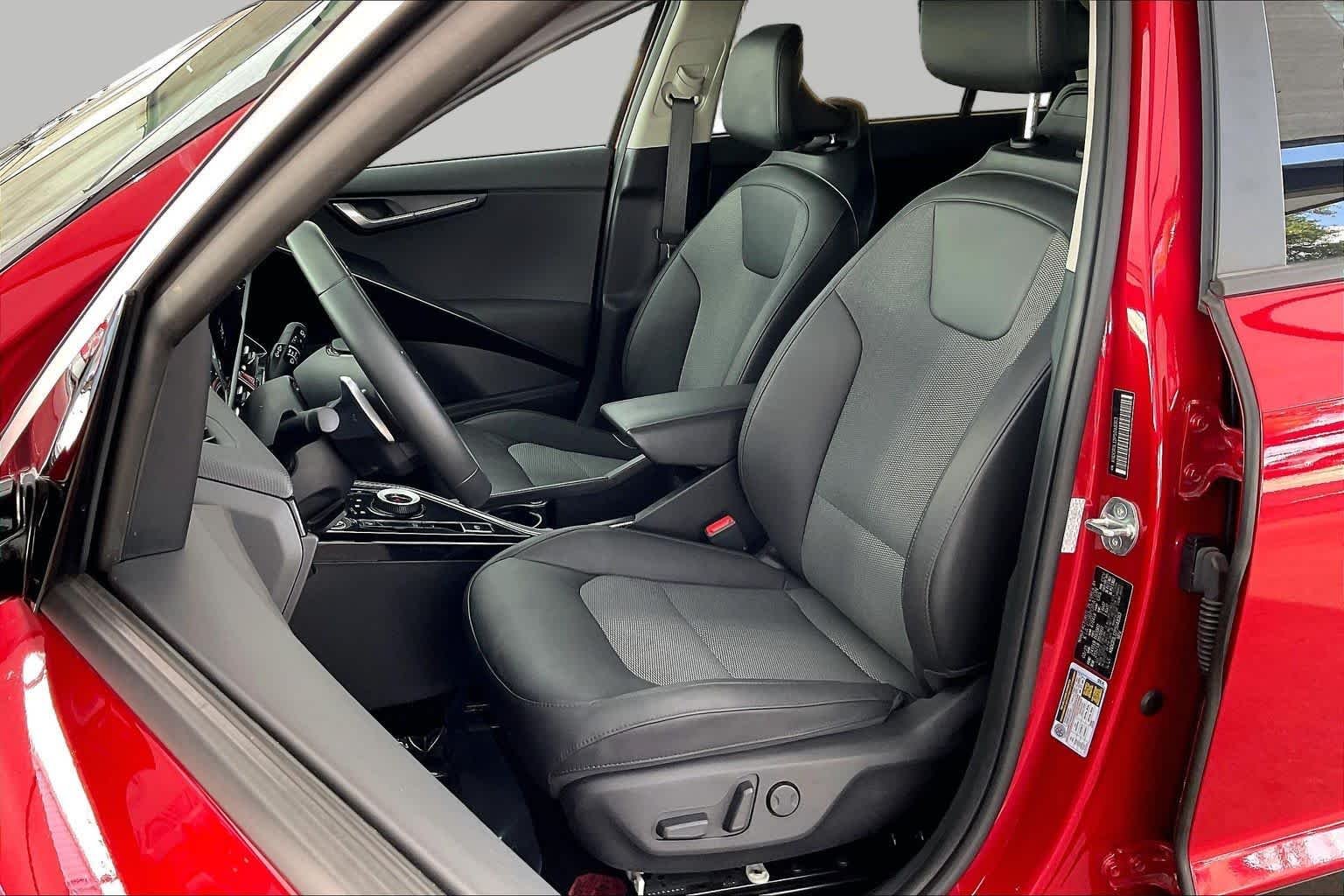 Used 2023 Runway Red Kia Wind image 7