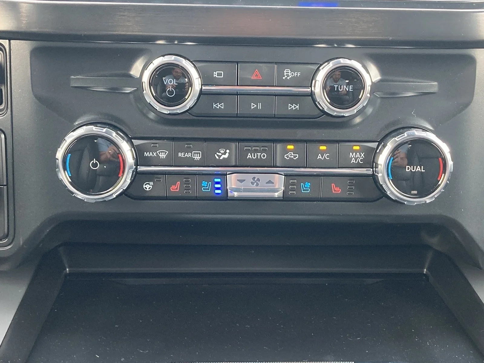 New 2026 Glacier Gray Metallic Tri-Coat Ford F-250® Lariat® image 23