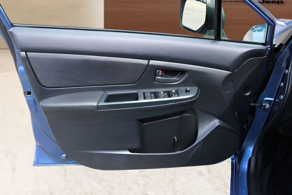 Used 2014 Blue Subaru 2.0i image 11