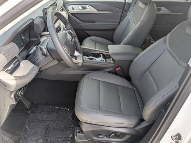 New 2026 Star White Metallic Tri-Coat Ford Active image 16