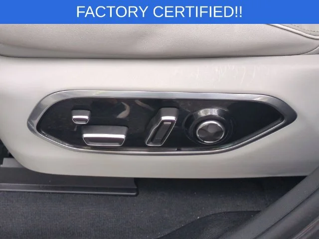 Used 2022 Gray Jeep Summit 4xe image 17