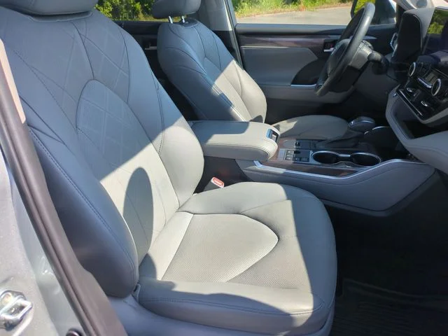 Used 2023 Silver Toyota Platinum image 35