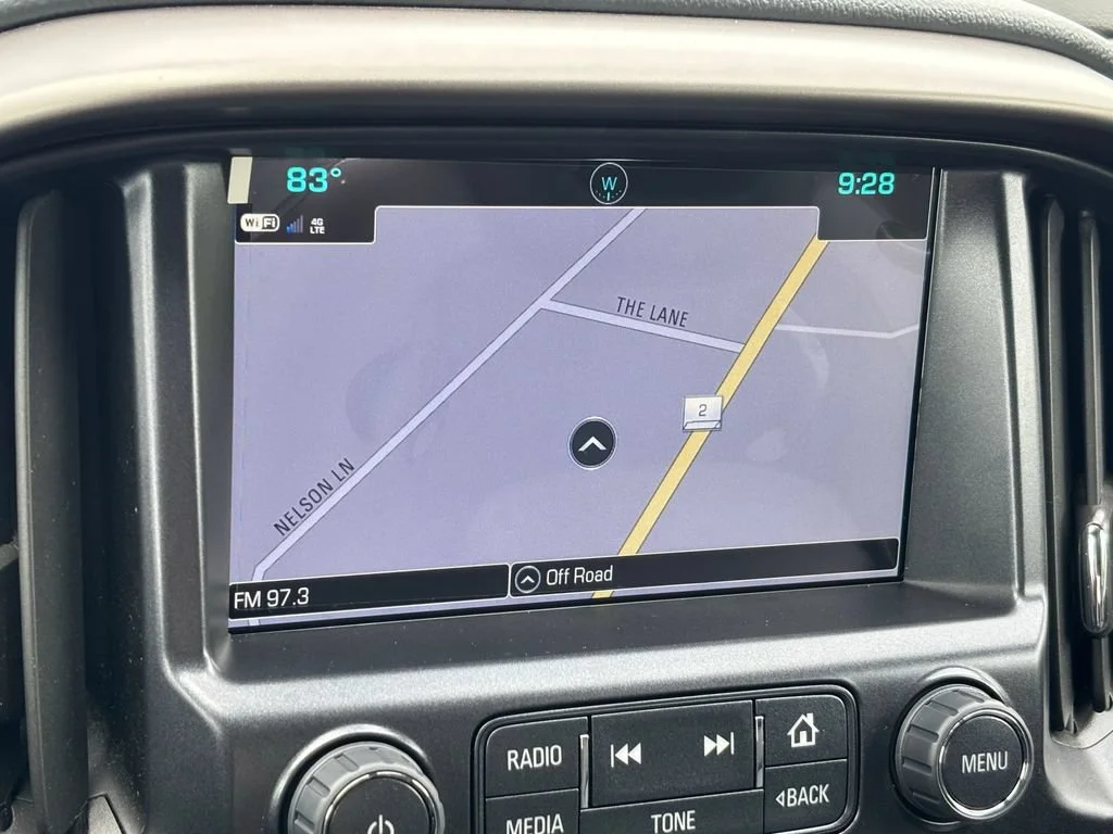 Used 2018 GRAPHITE METALLIC Chevrolet 2WD Z71 image 23