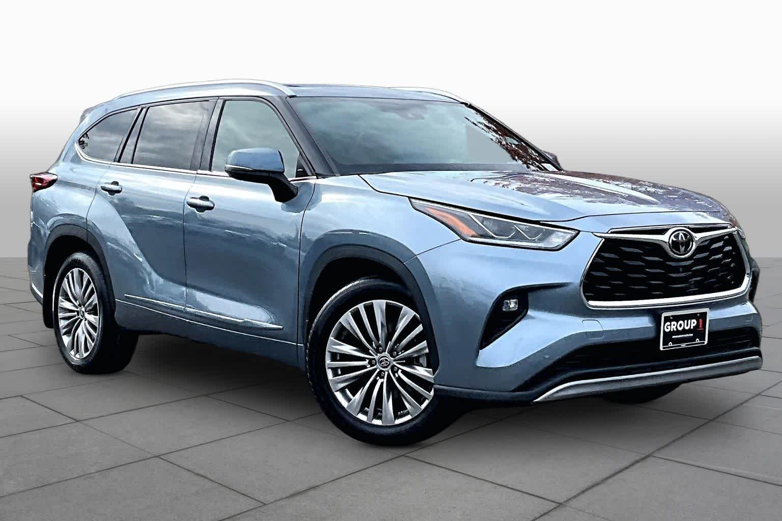 Used 2022 Moon Dust Toyota Platinum image 3