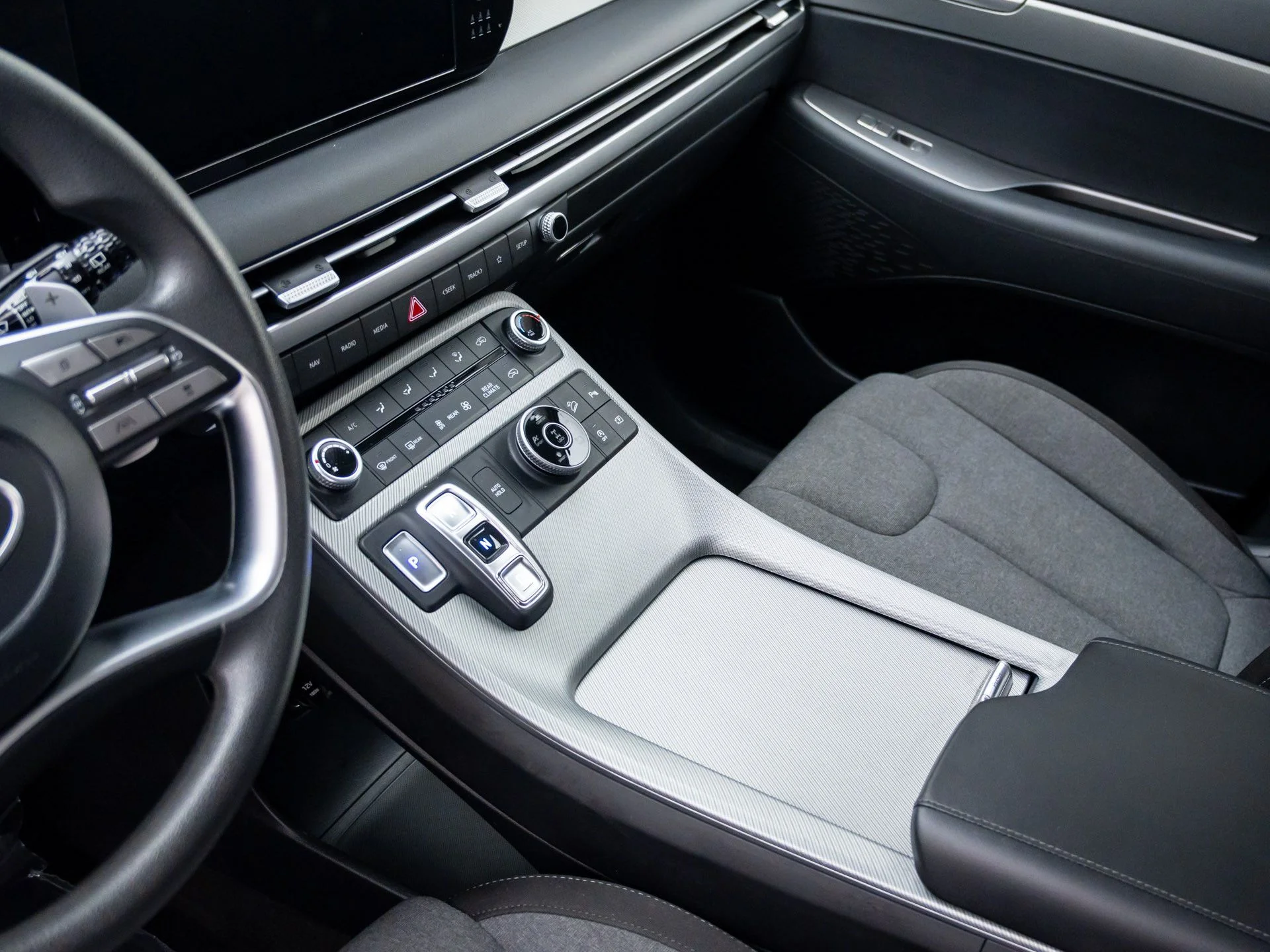 Used 2023 White Hyundai SE image 12