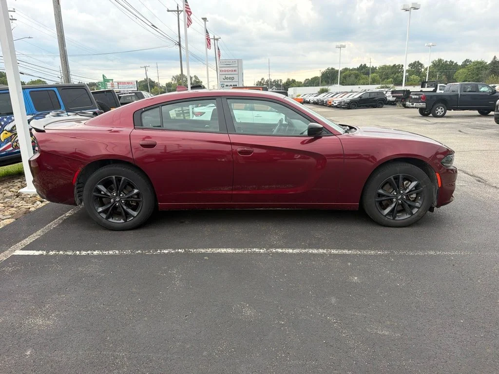 Used 2023 Red Dodge SXT image 3