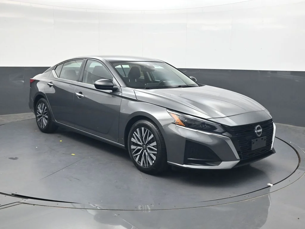 Used 2025 Gray Nissan 2.5 SV image 2
