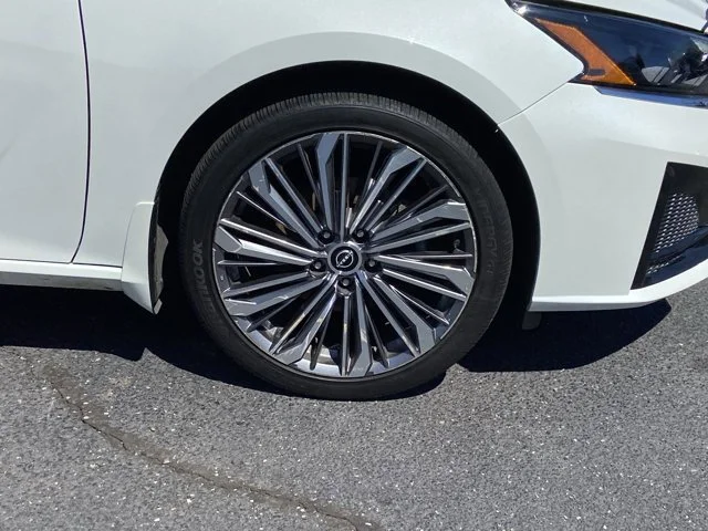 2025 Nissan Altima SL - Photo 9