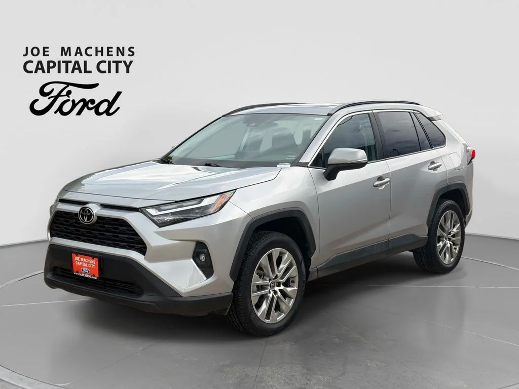 Used 2022 Silver Toyota XLE Premium image 9