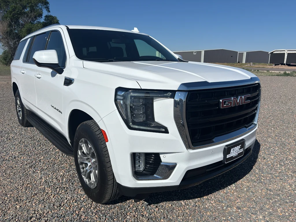 Used 2021 Summit White GMC SLE image 3
